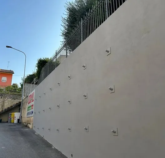 tiranti muro di contenimento