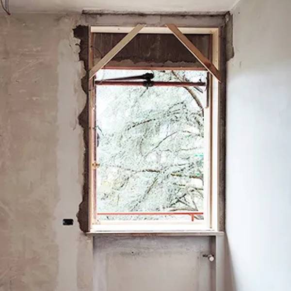 Riaprire finestre e portefinestre: CILA, SCIA o Permesso di Costruire